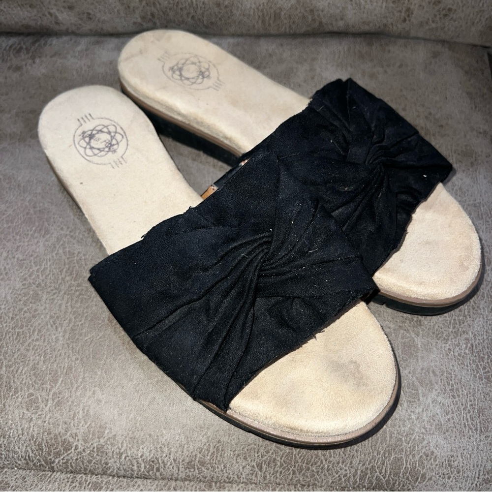 Hocus Pocus Black Kylee Slip On Sandals Size 8M